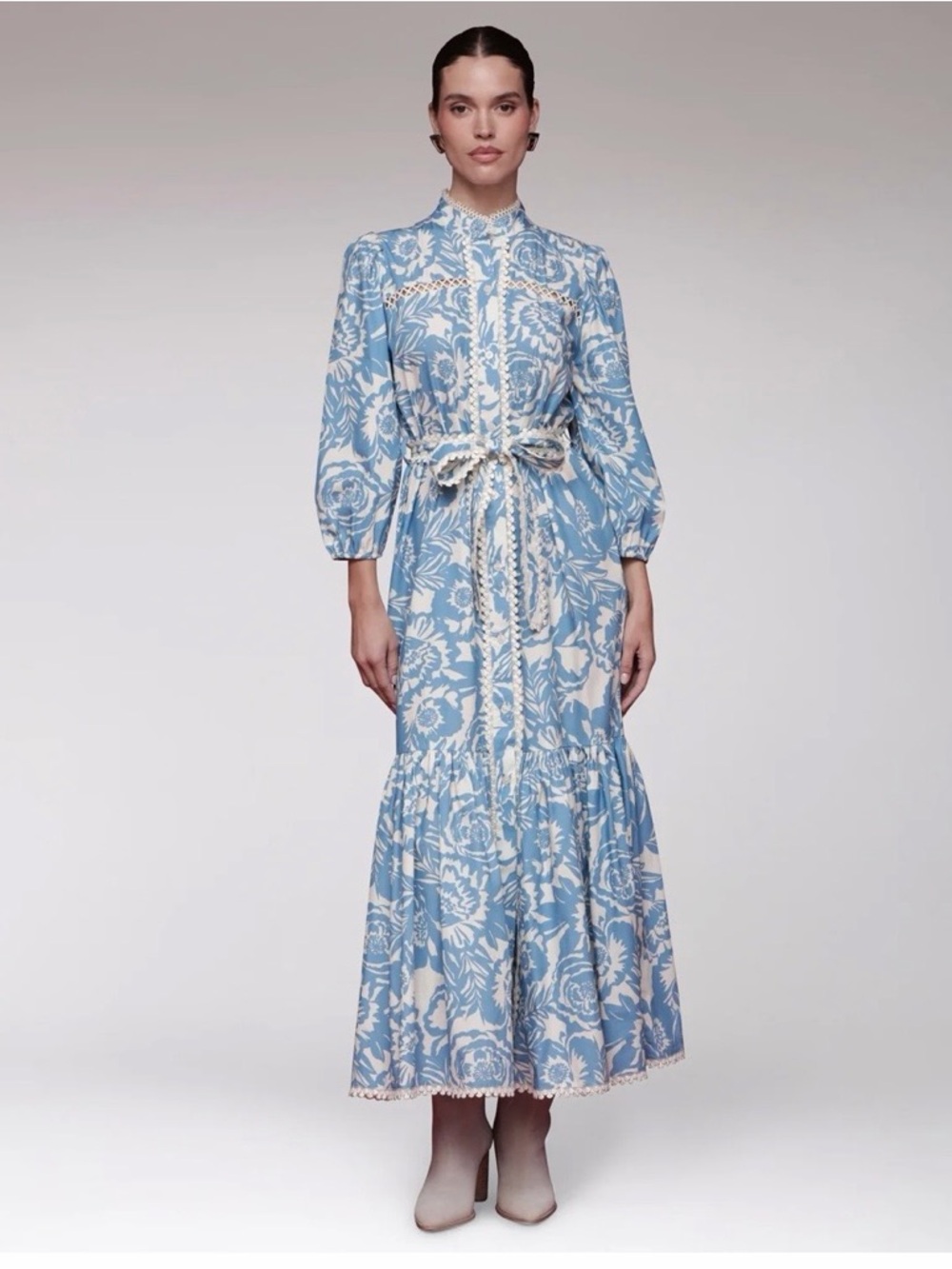 Avec Les Filles Blue and White Floral Tie-Waist Maxi Dress